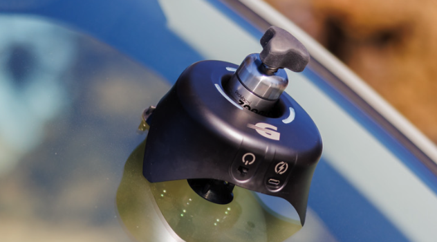 Chiếu đèn cực tím Glasweld sửa kính ô tô