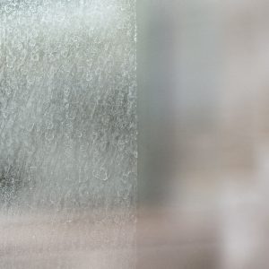 Kính được tẩy bằng Dung dịch tẩy ố kính chuyên nghiệp ProClean