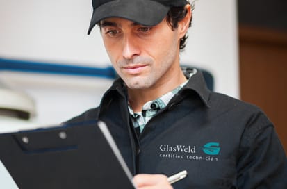 Kỹ thuật viên phục hồi kính GlasWeld