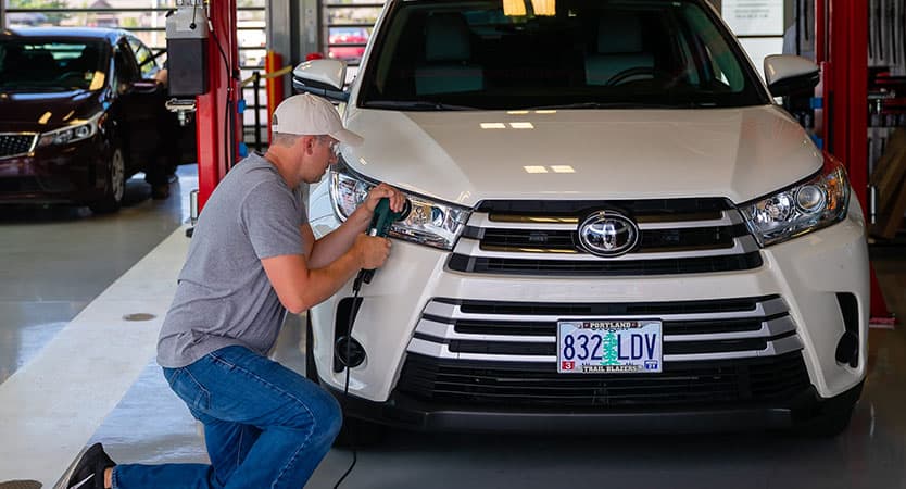 Phục hồi đèn pha bị ố mốc