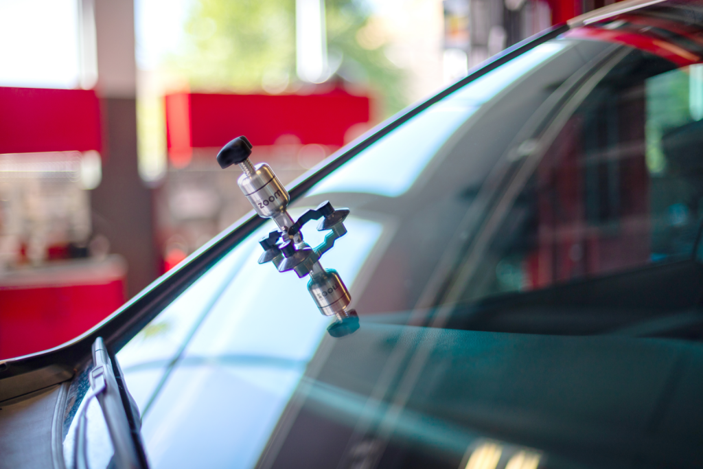 Sử dụng Zoom hàn kính chắn gió trong nhà