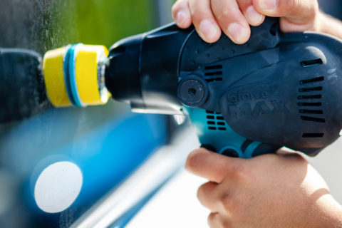 Xóa vết xước kính ô tô